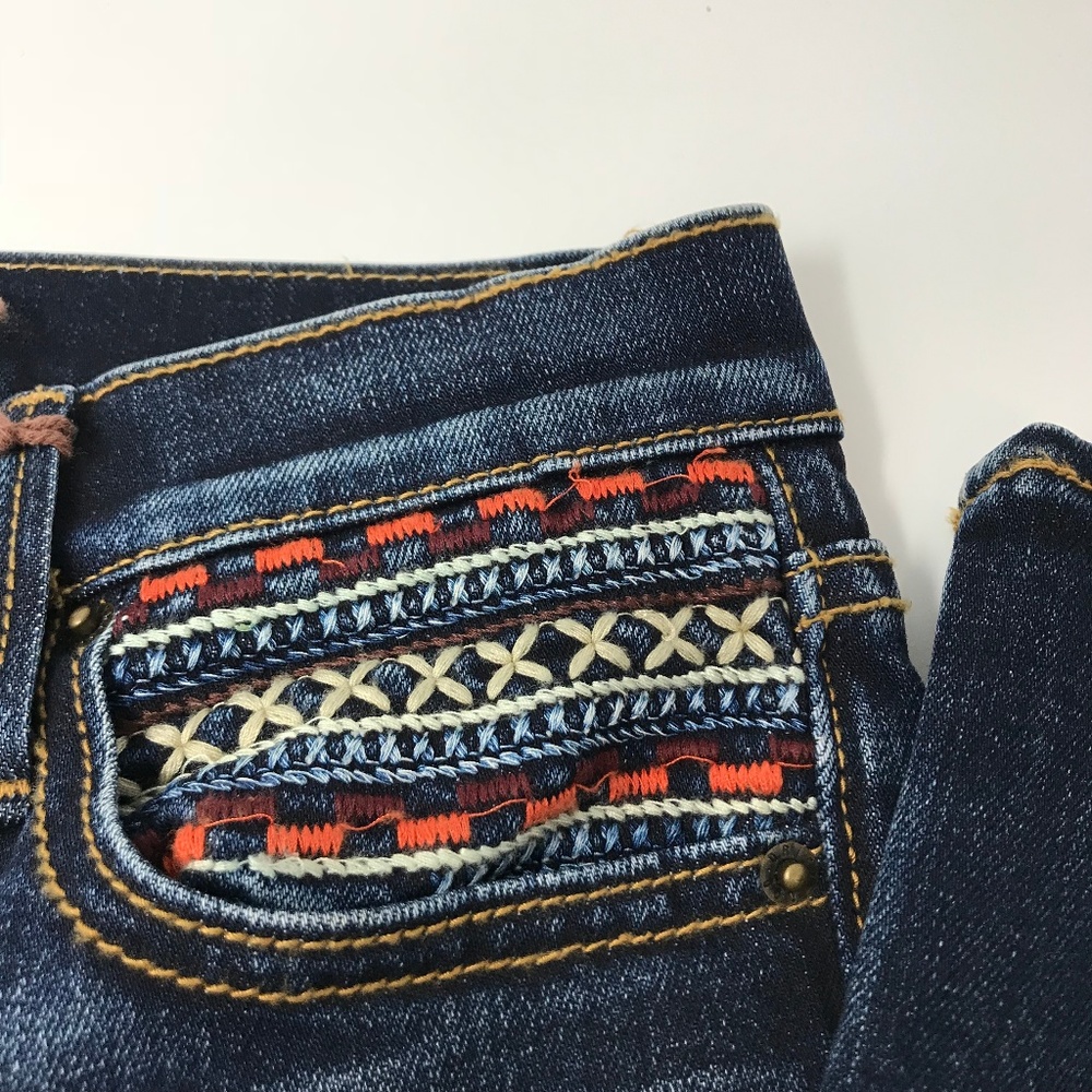 $136 Driftwood Audrey Embroidered Boho Jeans - Picture 4 of 6